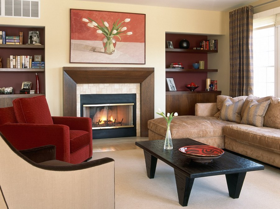 Спальня гостиная с камином