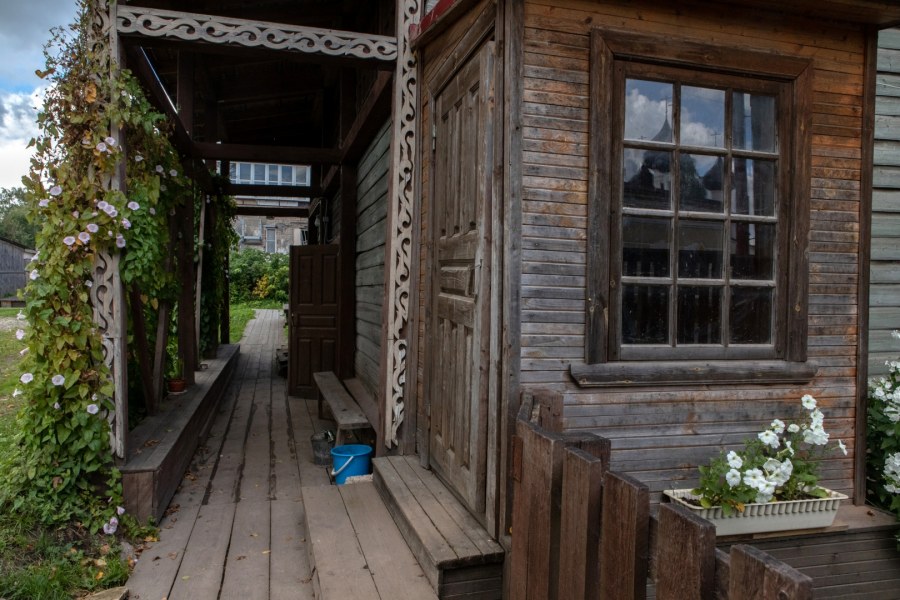 Веранда снаружи дома в деревне