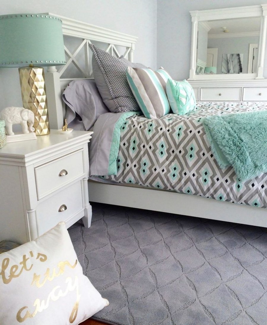 Спальня в мятном цвете