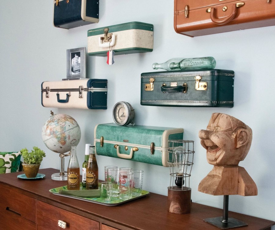 Старые чемоданы в интерьере