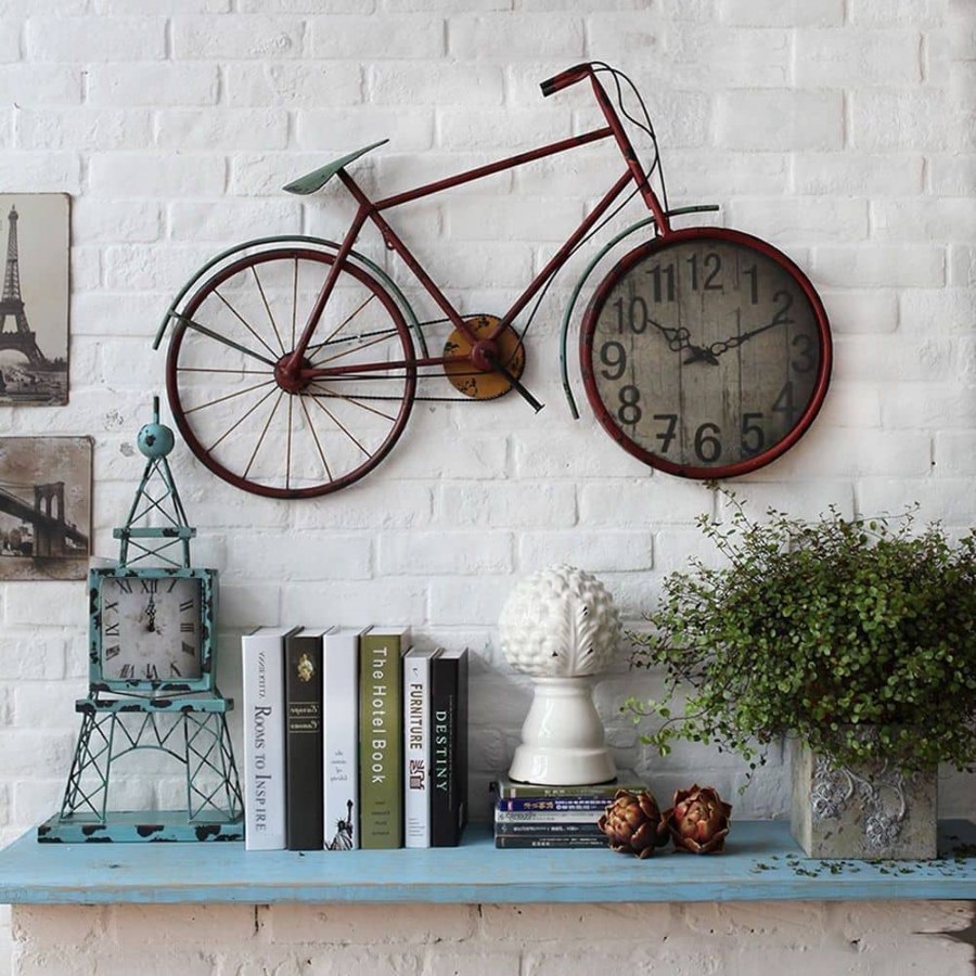 Винтажные настенные часы в интерьере