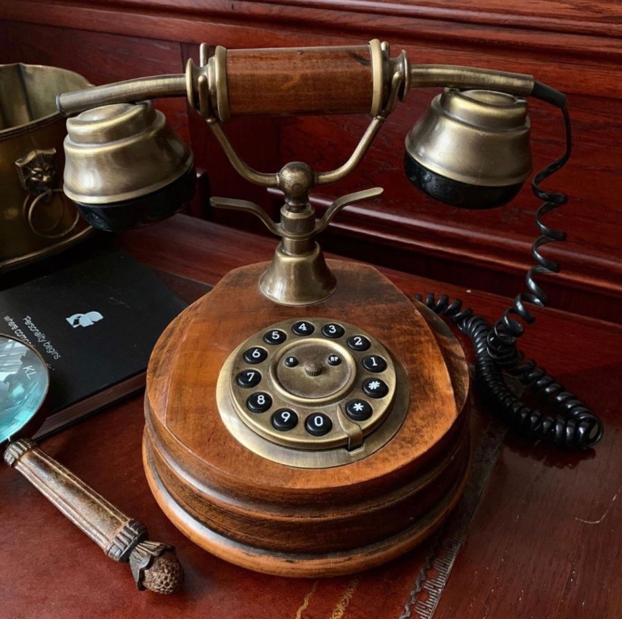 Декор старинных телефонов