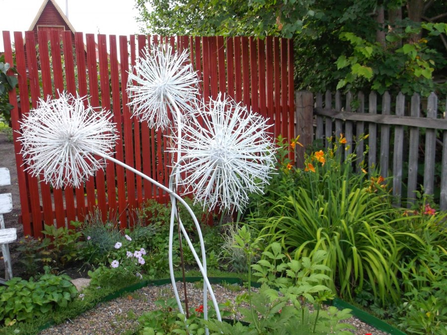 Декор для сада из пластиковых бутылок