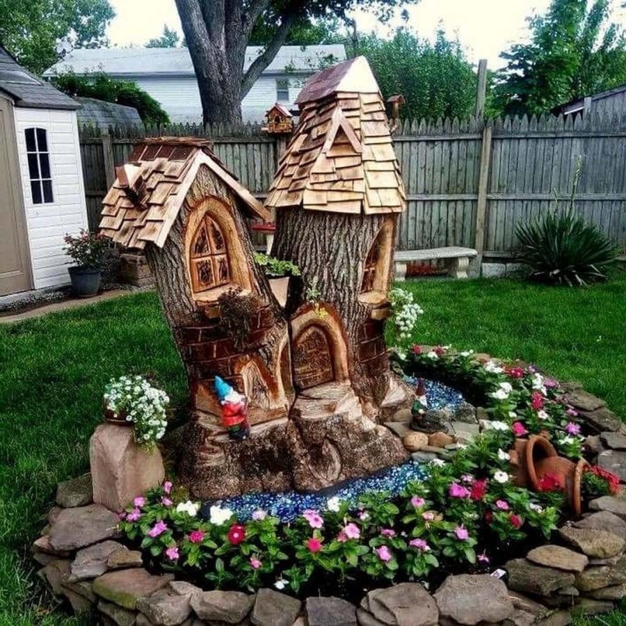 Домик из пня