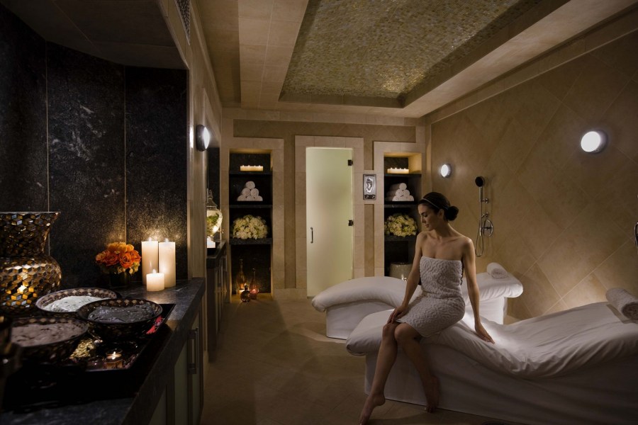 Девушка в отеле