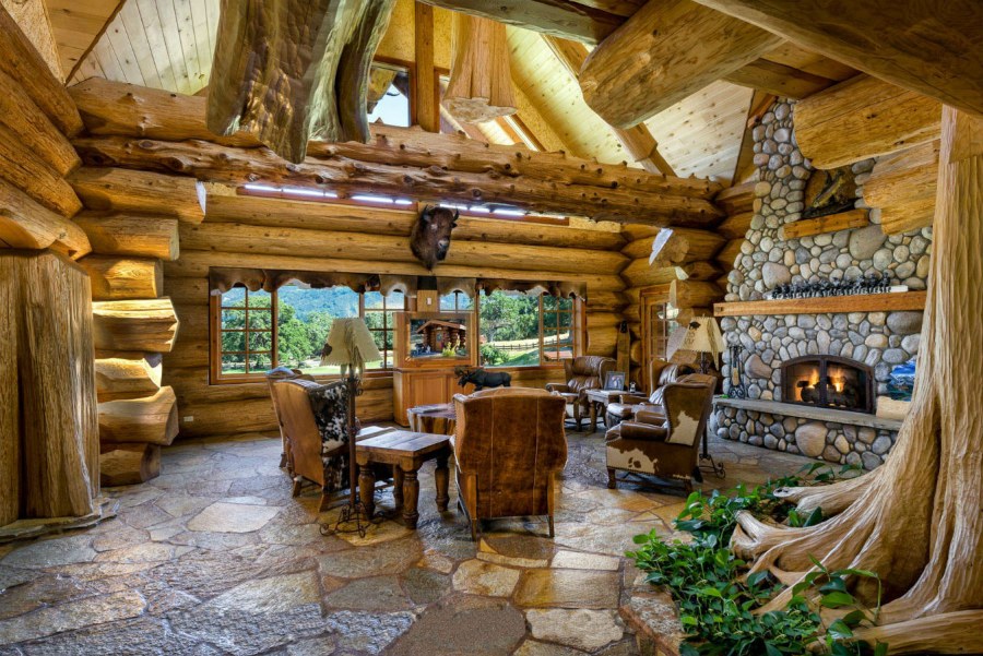 Бревенчатый дом пайонир в России