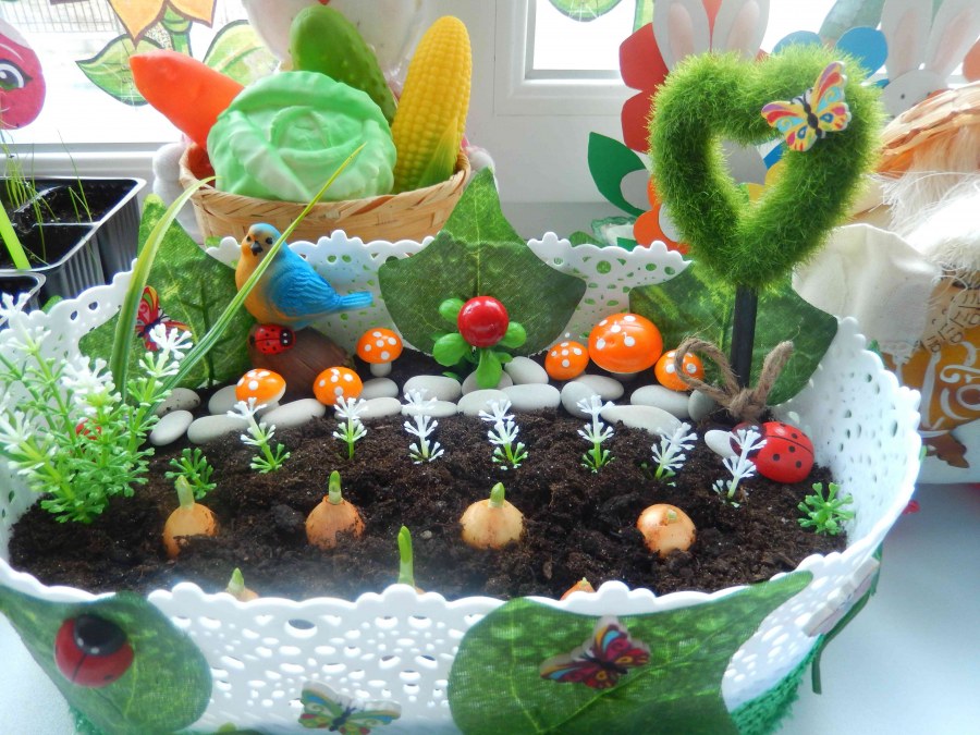 Декоративный огород на подоконнике