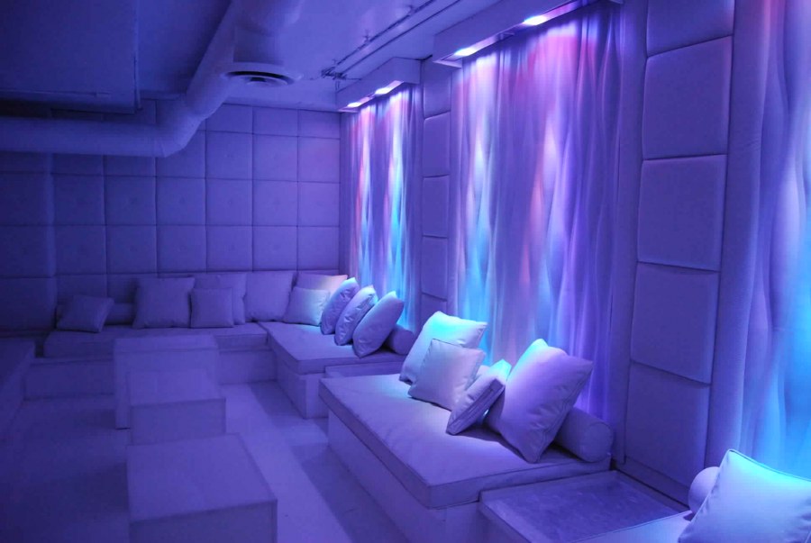 Неоновая комната