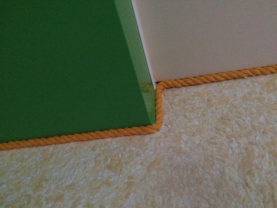 Стык стены и потолка без плинтуса