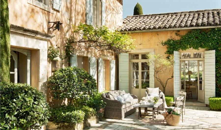 Гостиная в скандинавском стиле с балками