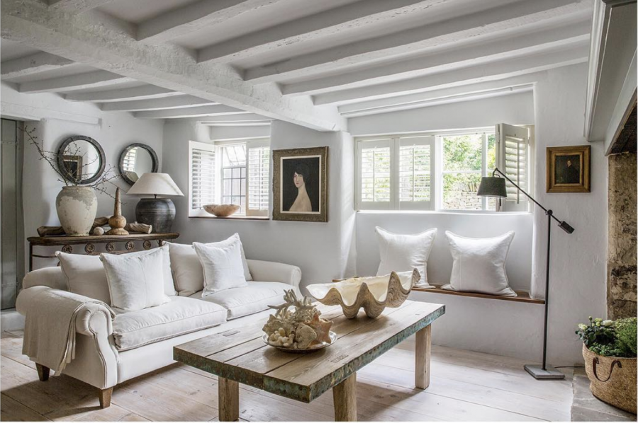 Стенка в гостиную в средиземноморском стиле