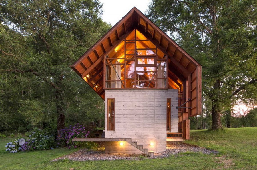 Небольшой необычный домик