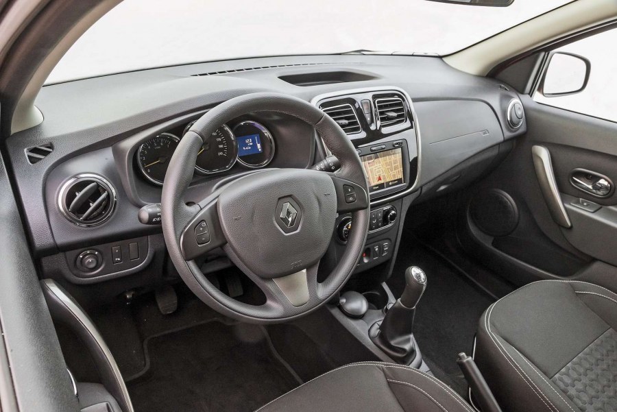 Рено Сандеро 2012 салон