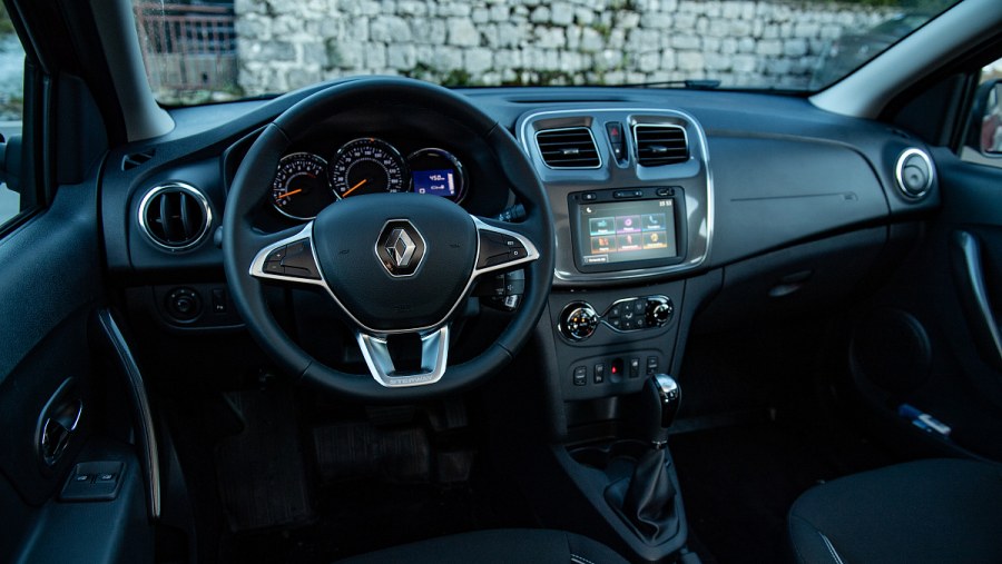 Рено Логан степвей 2020 салон