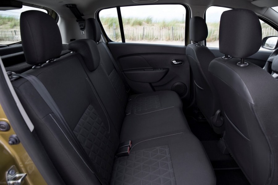 Сандеро 1.6 a салона