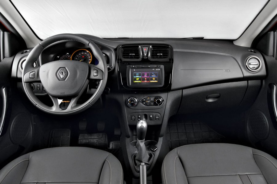 Рено Сандеро степвей 2017 салон