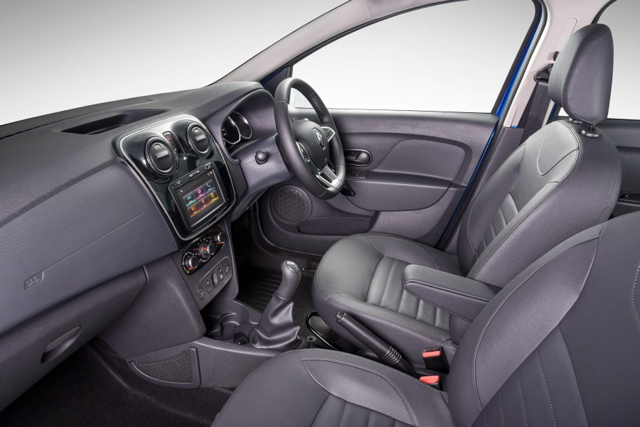 Рено Сандеро степвей 2018 салон