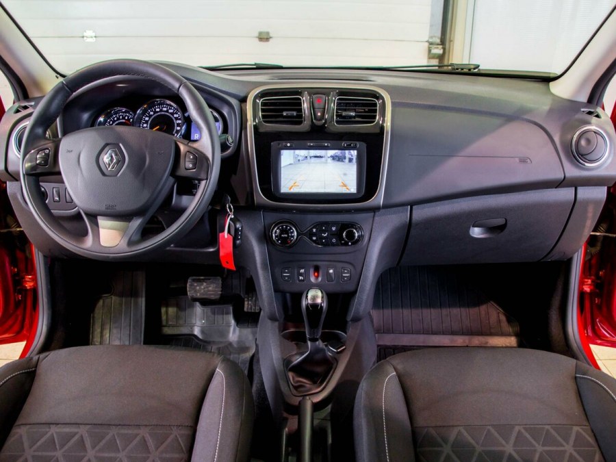 Renault Sandero 2 2015 салон