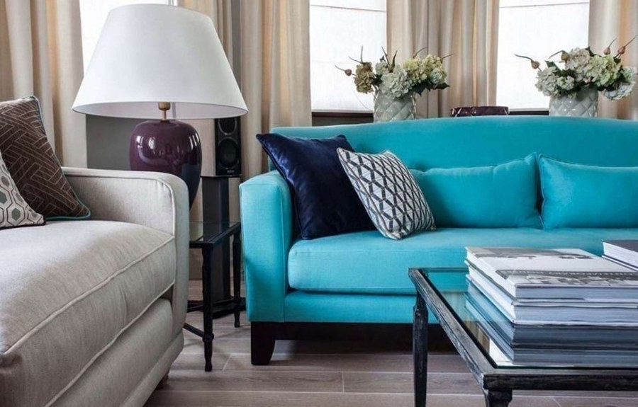 Голубой диван в интерьере