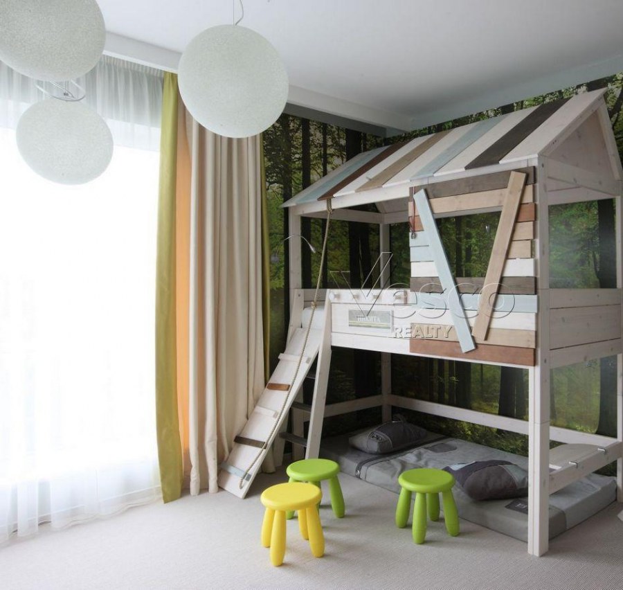 Домик в детской комнате