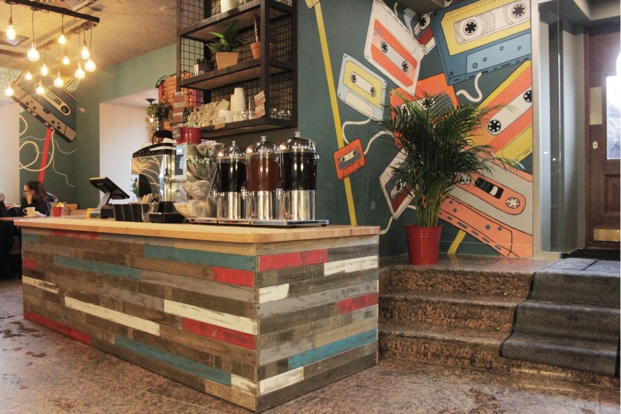 Барная стойка для кофейни в стили арт