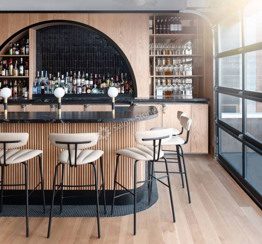 Барная стойка в ресторане