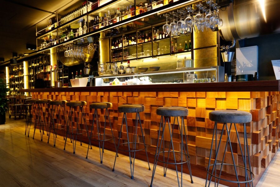 Барная стойка в ресторане