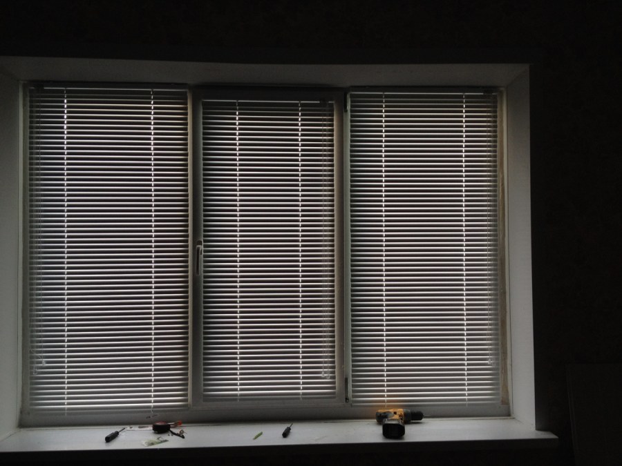 Горизонтальные жалюзи в интерьере