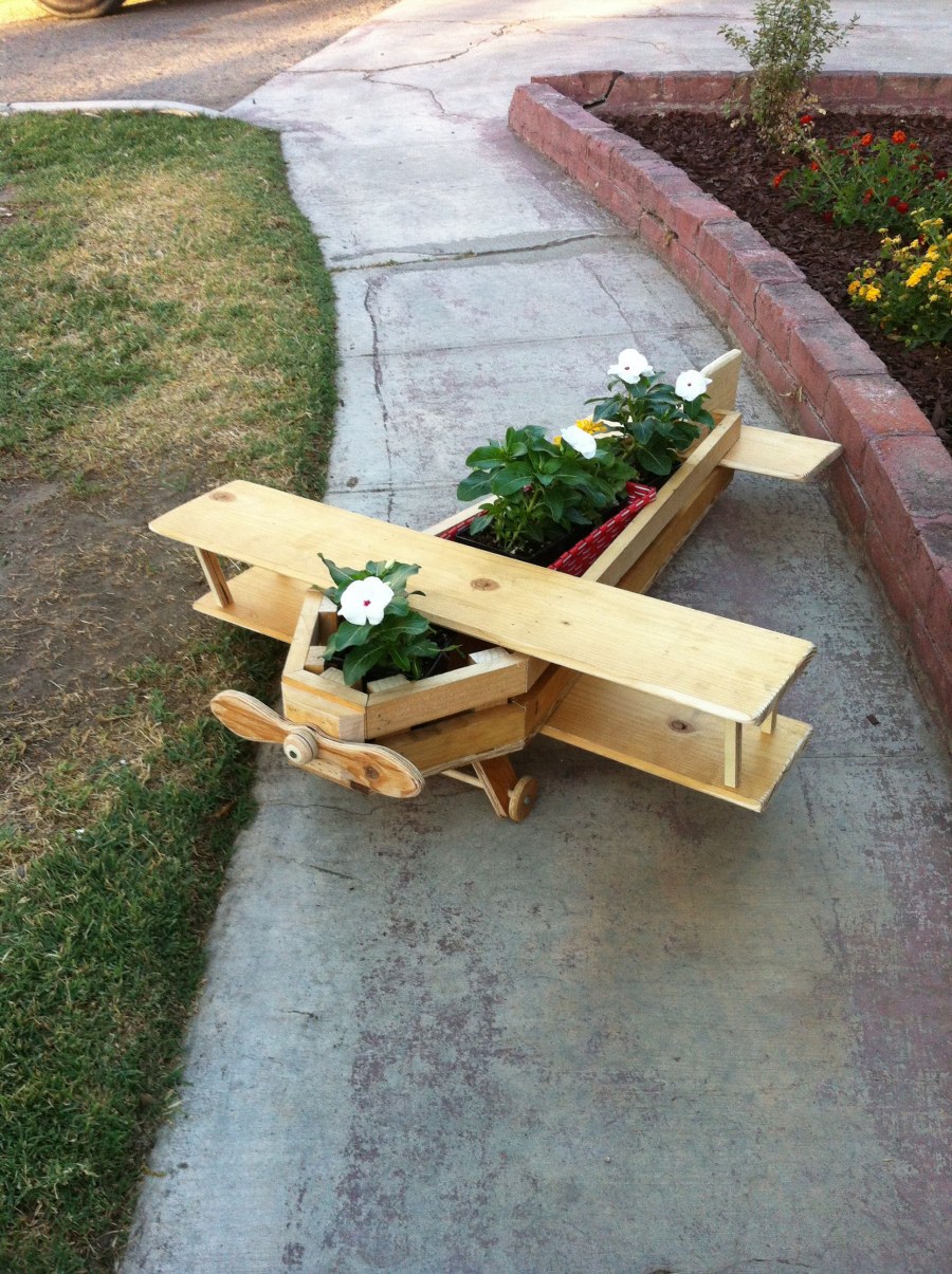 Цветники из дерева