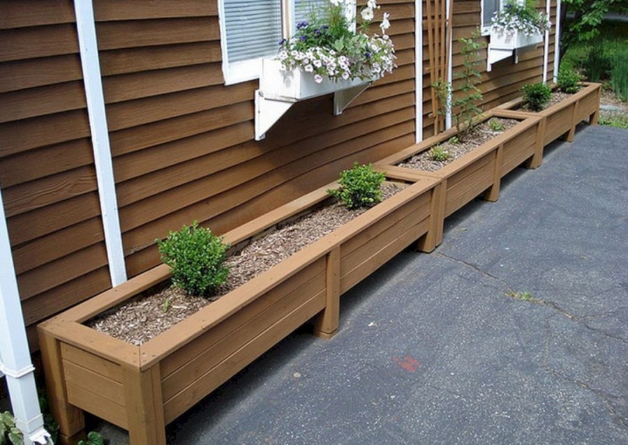 Клумбы из досок