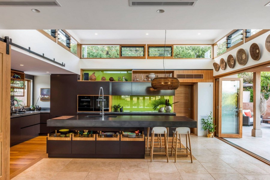 Необычная кухня с островом