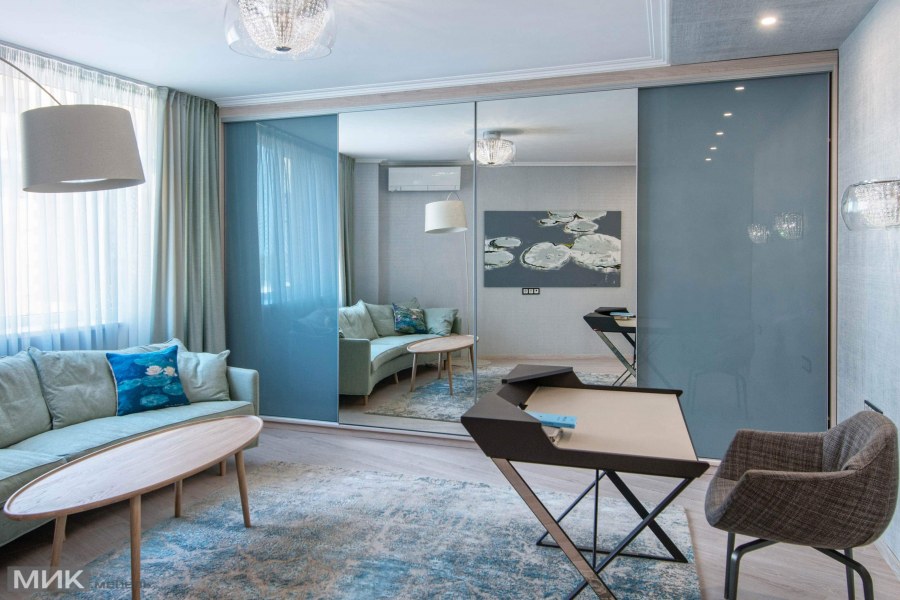 Шкаф-купе в бирюзовую гостиную