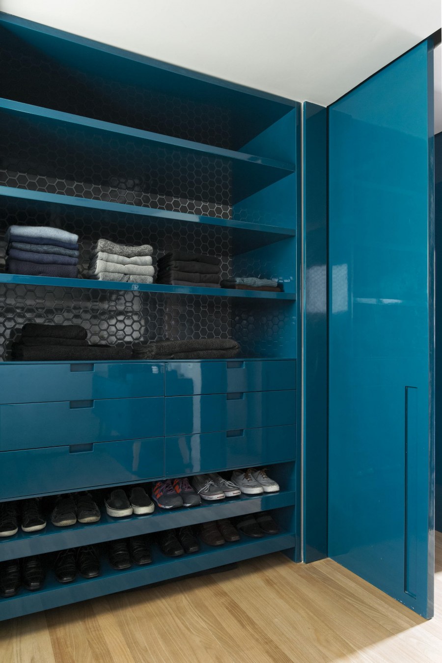 Бирюзовая мебель для детской