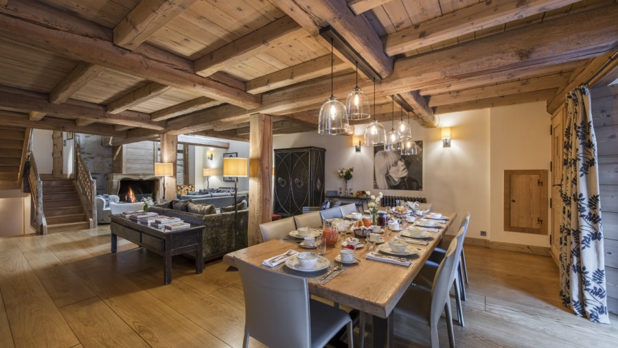 Гостиная столовая в стиле Шале