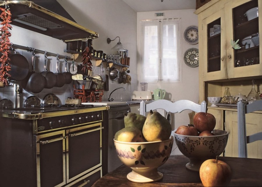 Интерьер кухни в старинных парижских квартирах