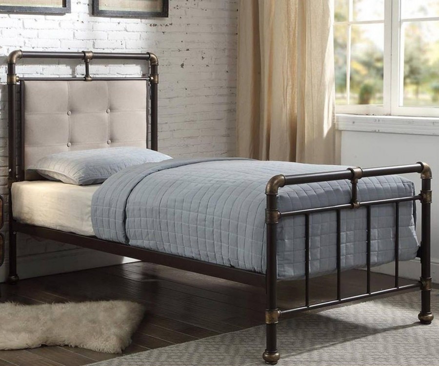 Кровать в стиле лофт