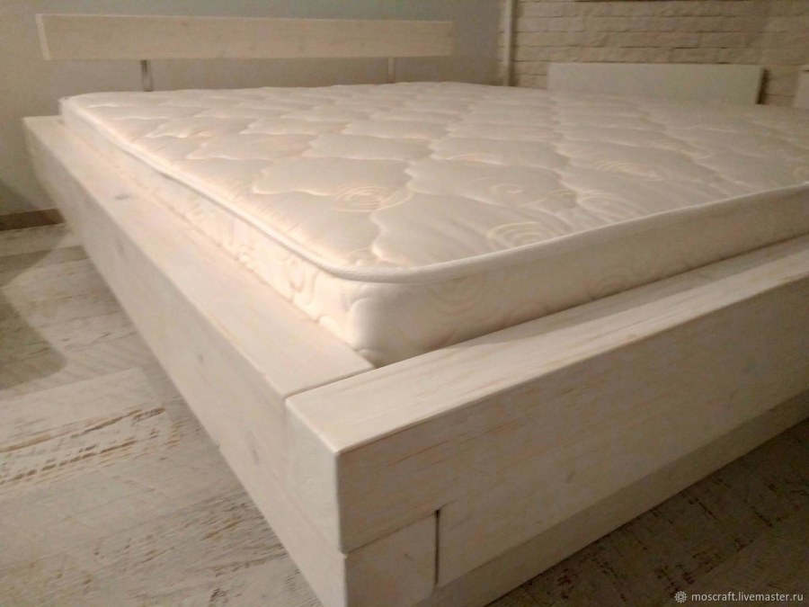 Кровать из бруса 200х200 в стиле лофт