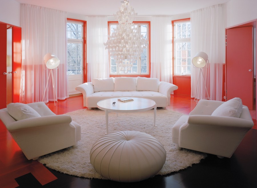 Коралловый цвет в интерьере