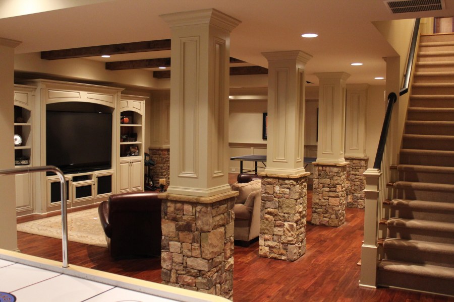 Цокольный этаж с колоннами