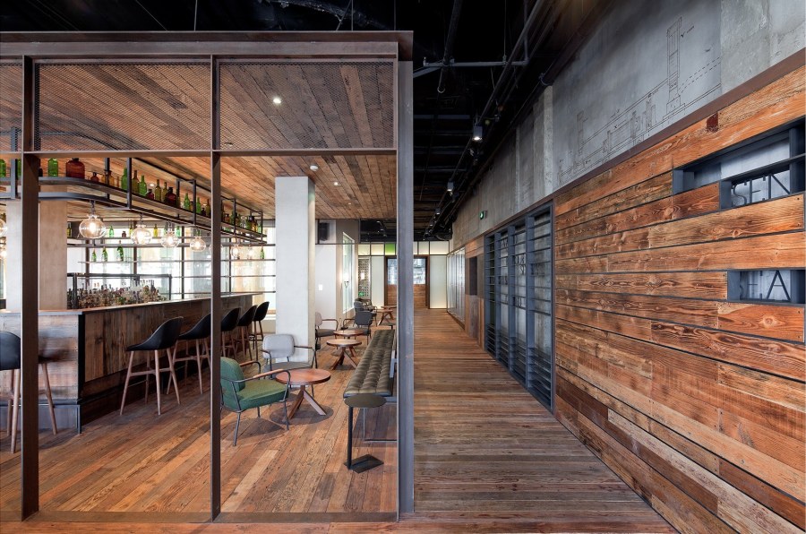 Фасад в стиле лофт дерево