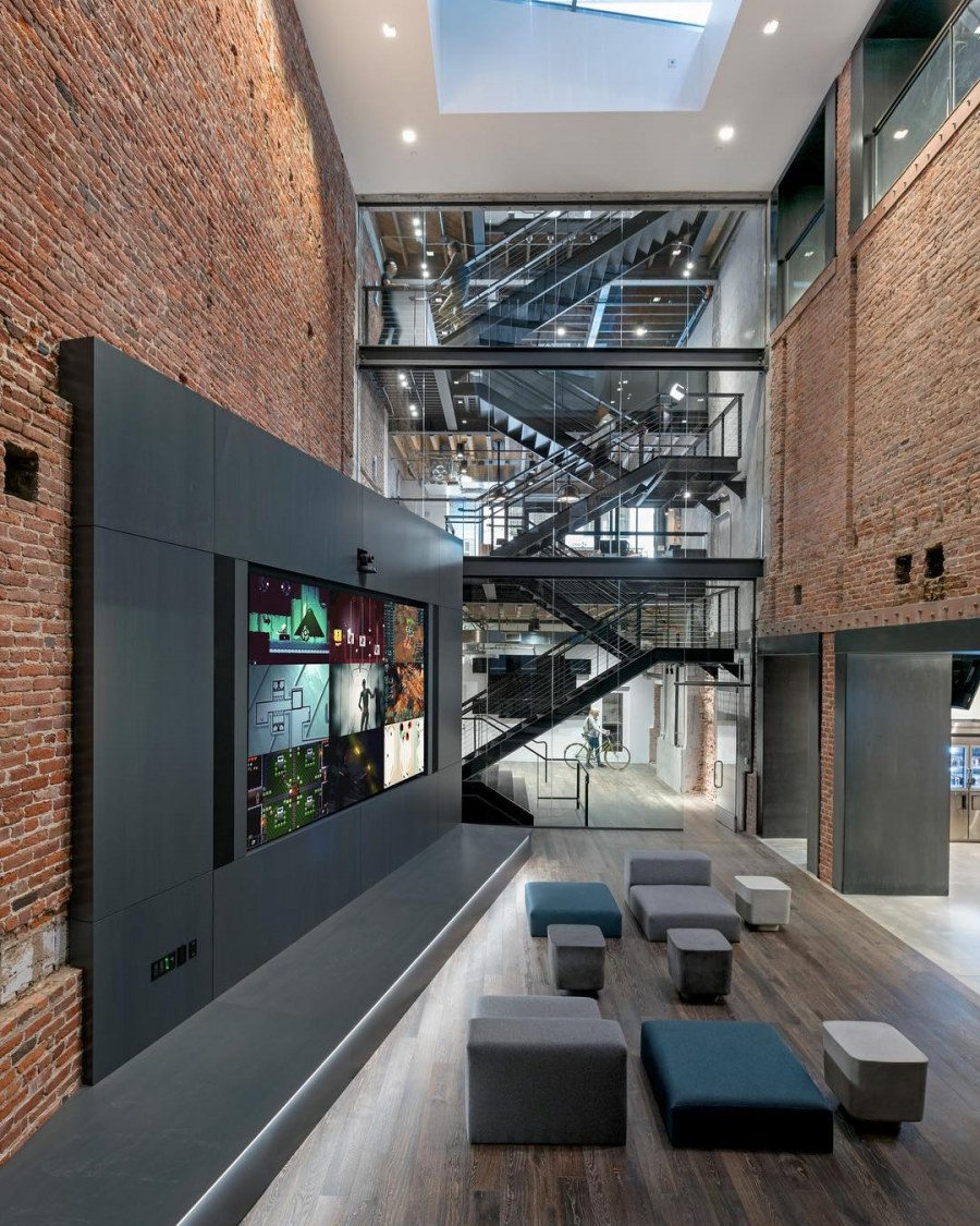 Атриум в стиле лофт