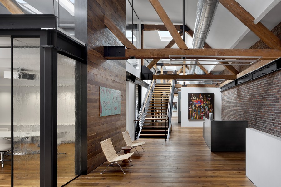 Дерево и металл в интерьере