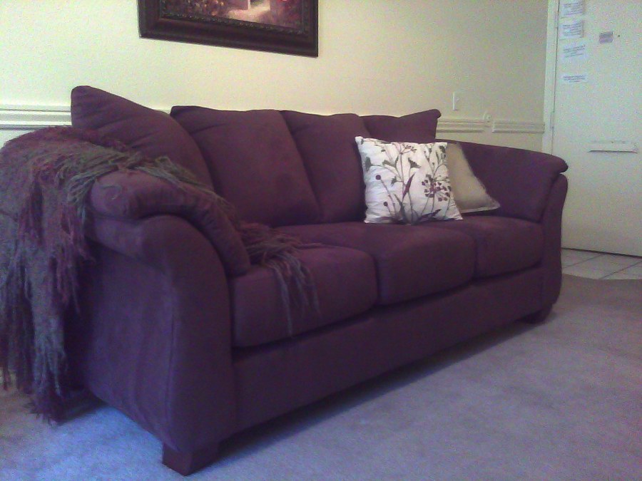 Гостиная в баклажановом цвете