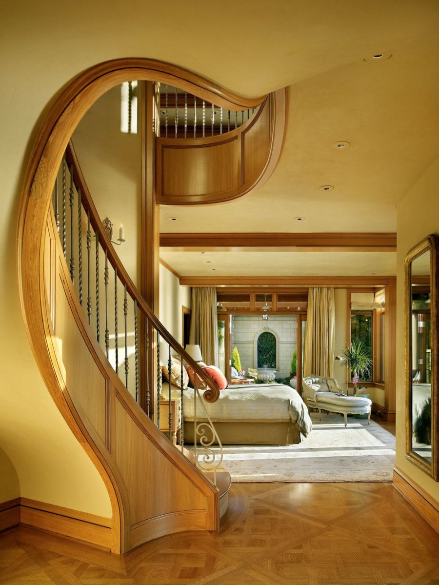 Двухэтажный дом внутри