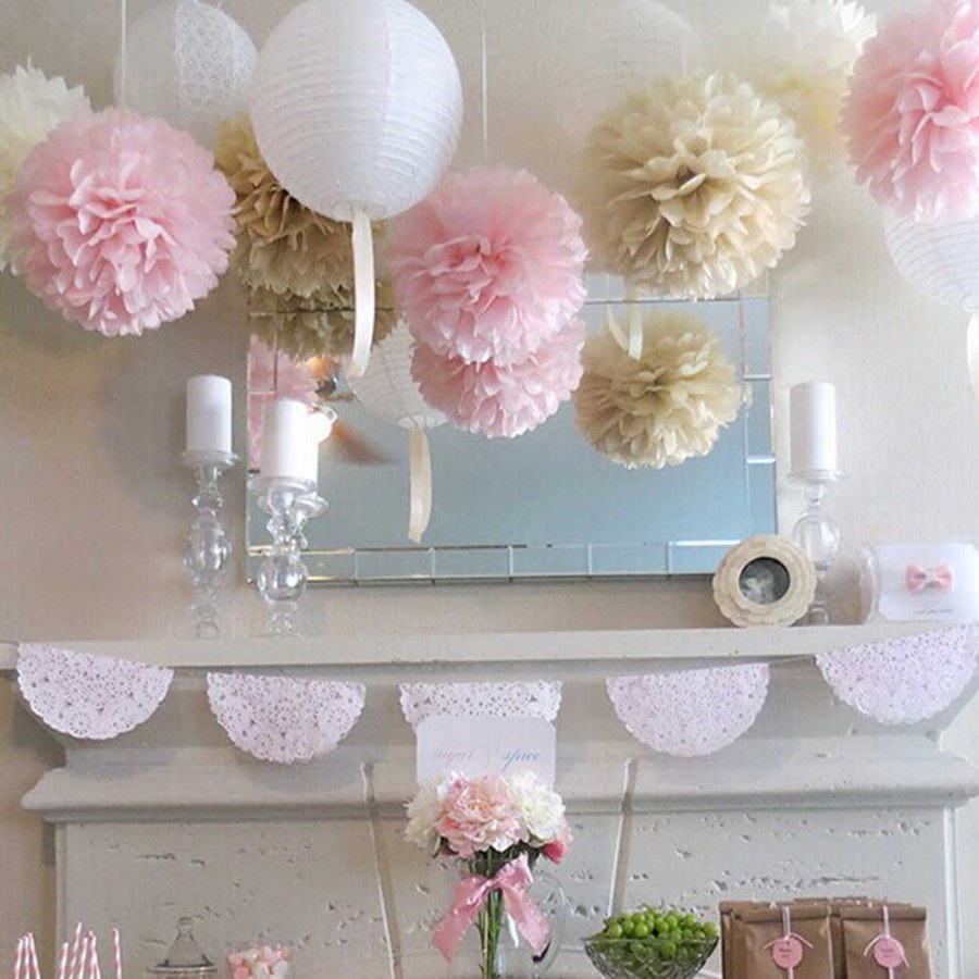 Украшение бумажными помпонами