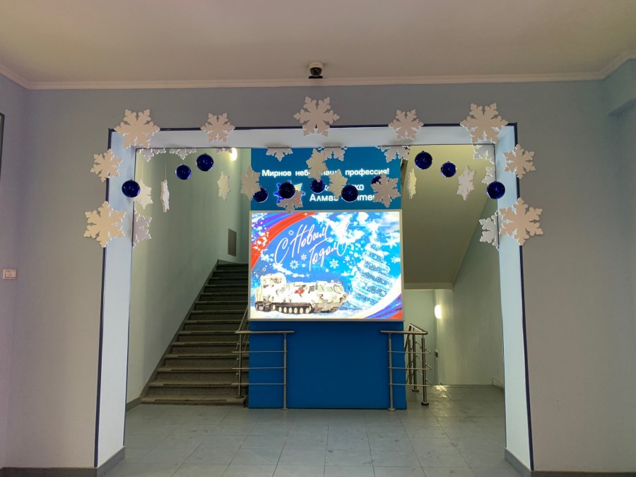 Украшение бумажными помпонами