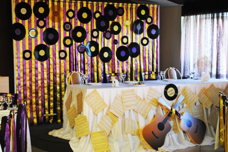 Стильное украшение сцены