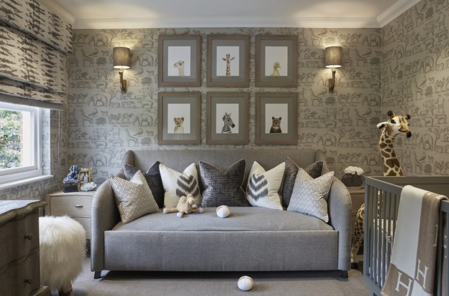Серый диванчик в детской интерьер