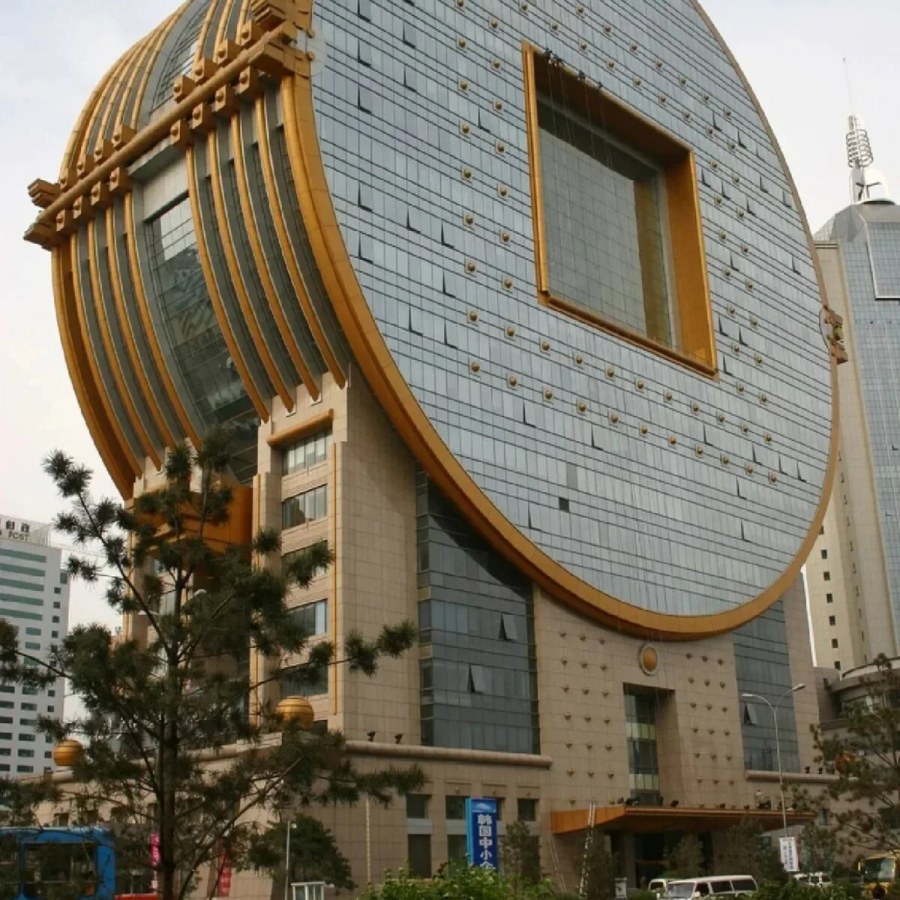 Яйцеобразное здание Бомбей Индия