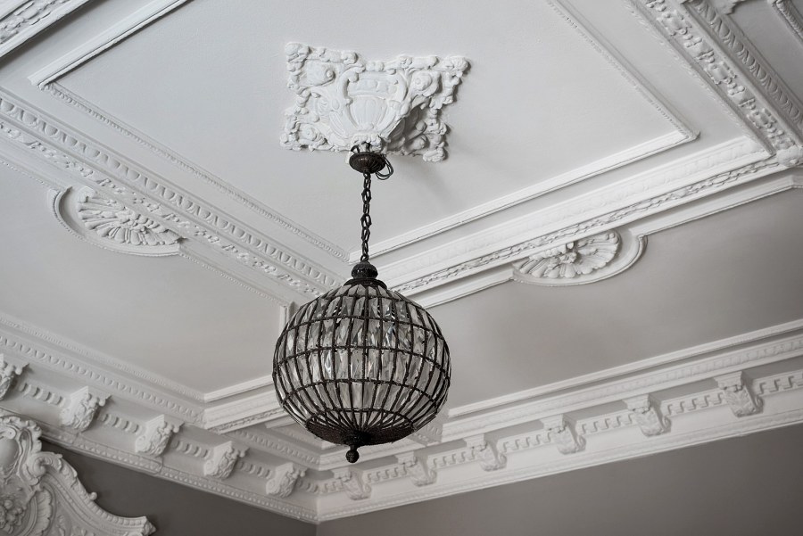 Лепнина для люстры на потолок